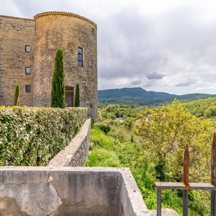 Tour Chateau Proche Avignon