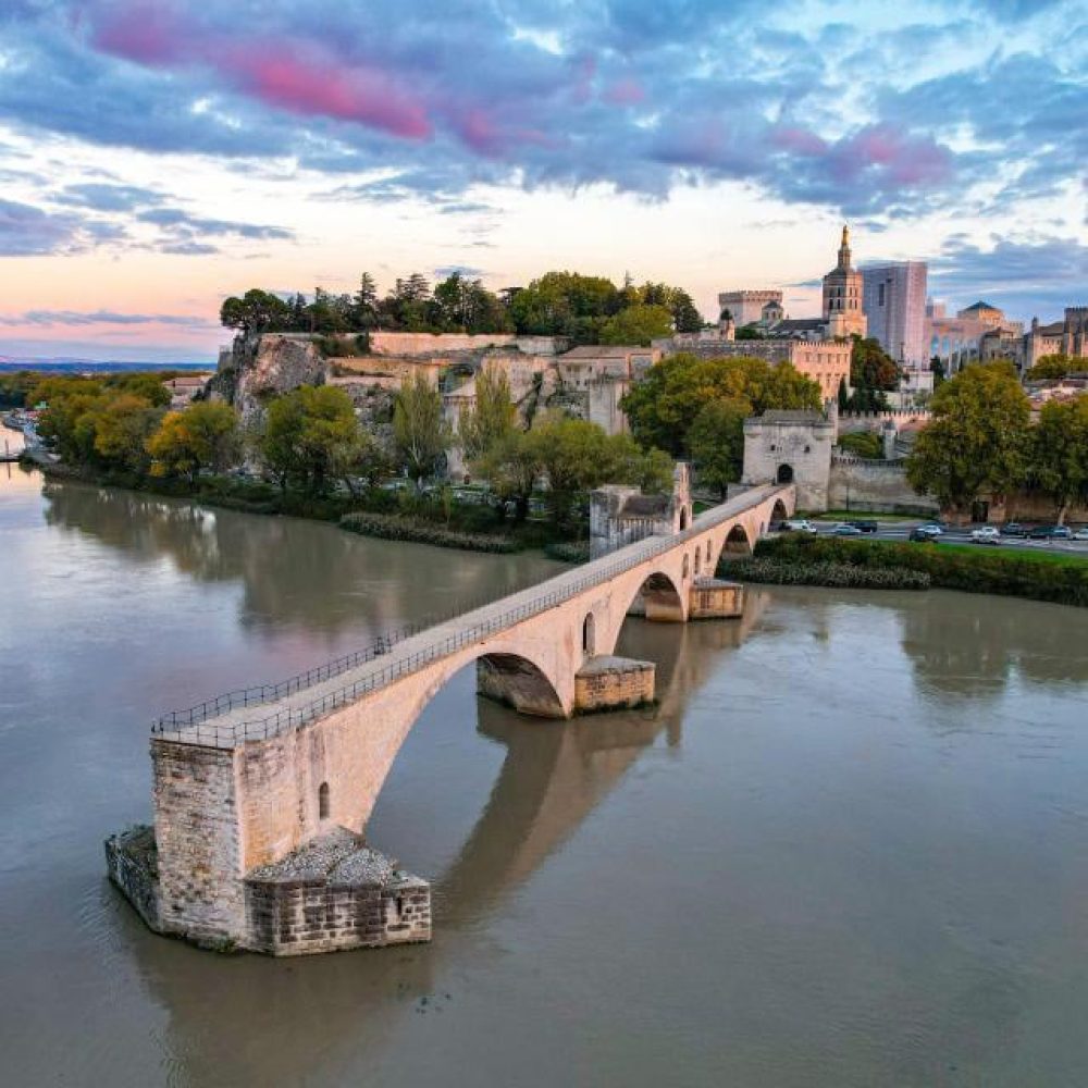 Pont D Avignon Et Palais Des Papes